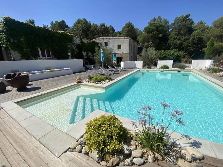 Chambre d’hôte pour 4 personnes, avec Jacuzzi et Terrasse ainsi que Jardin et Piscine