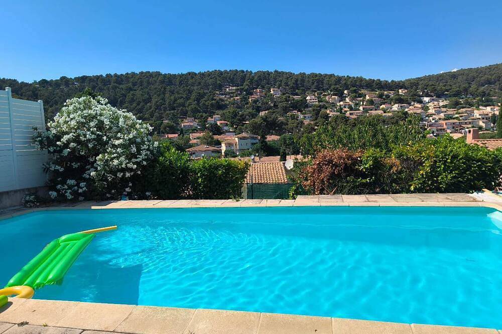 Provence getaway just minutes from Cassis with private pool in Carnoux-en-Provence, Marseille region