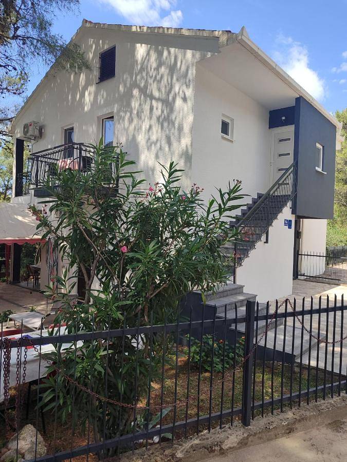 Apartament wakacyjny dla 5 osób, z Balkon i Taras oraz Ogród i Widok w Zaostrog