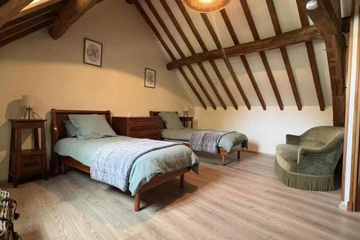 Gîte pour 6 personnes, avec jardin à Vallières-les-Grandes - 4