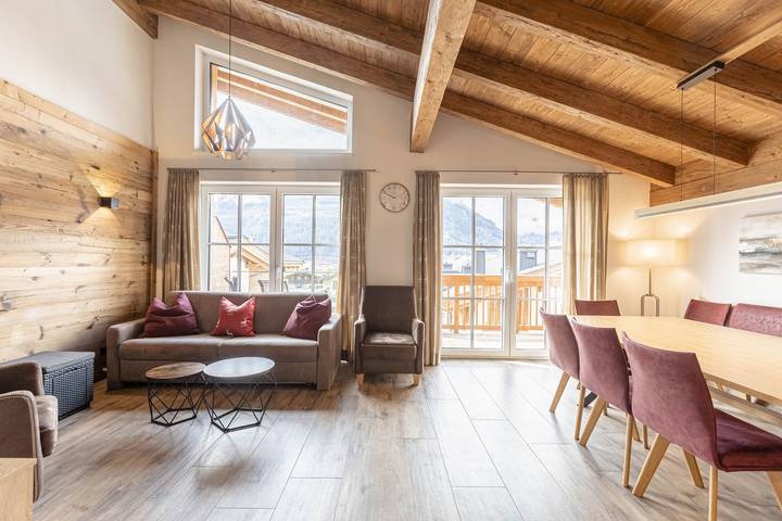 Ferienhaus für 10 Personen, mit Sauna und Seeblick sowie Balkon in Uttendorf