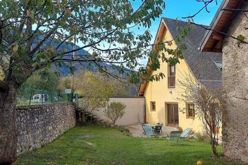 Gîte pour 7 personnes, avec jardin et terrasse à Valbonnais