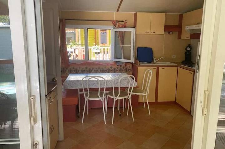 3-bedroom mobile home in the Cévennes countryside near Alès in Mialet, Cevennen