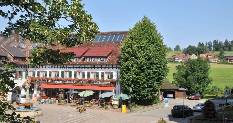 Hôtel pour 3 personnes, avec terrasse ainsi que jacuzzi et sauna