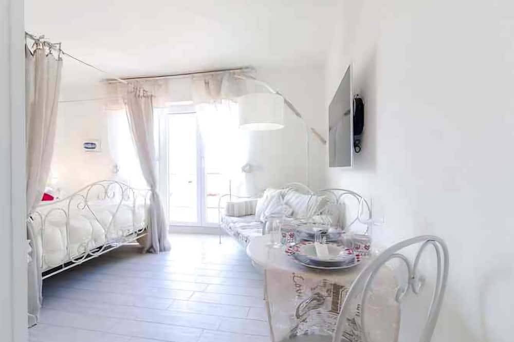 Ganze Wohnung, From the apartment and terrace view of the Lake, and with private parking space in Blevio, Comer See