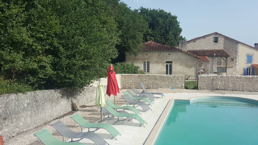 Gîte pour 10 personnes, avec Piscine à Courgeac