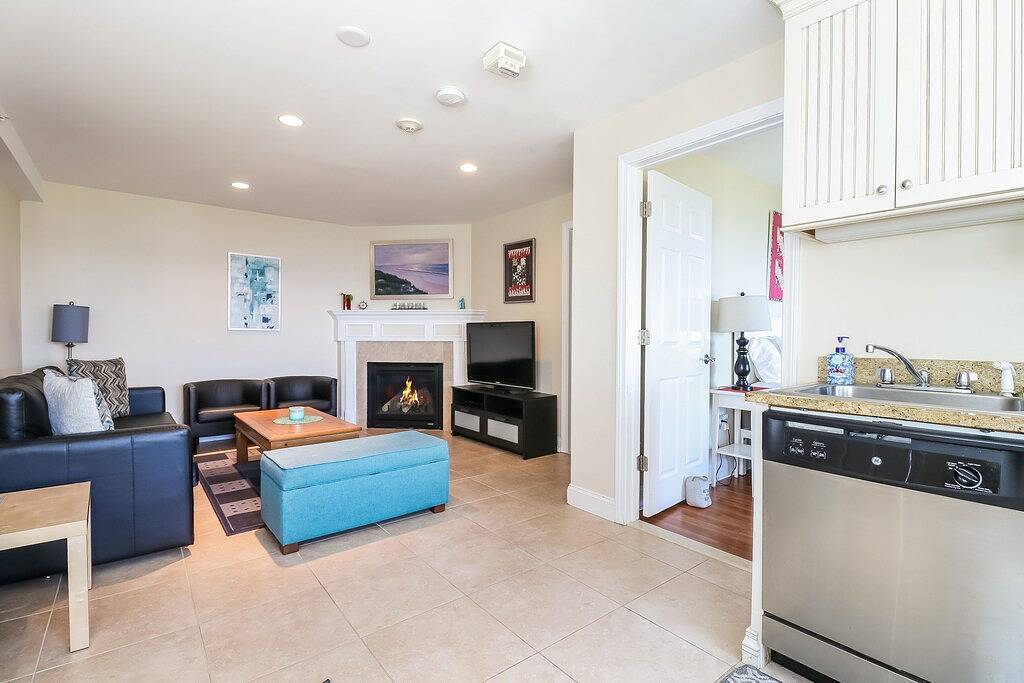 Ganze Wohnung, Ocean Front, Privatstrand, Meerblick, neu gebaut in Dennis Port, Dennis