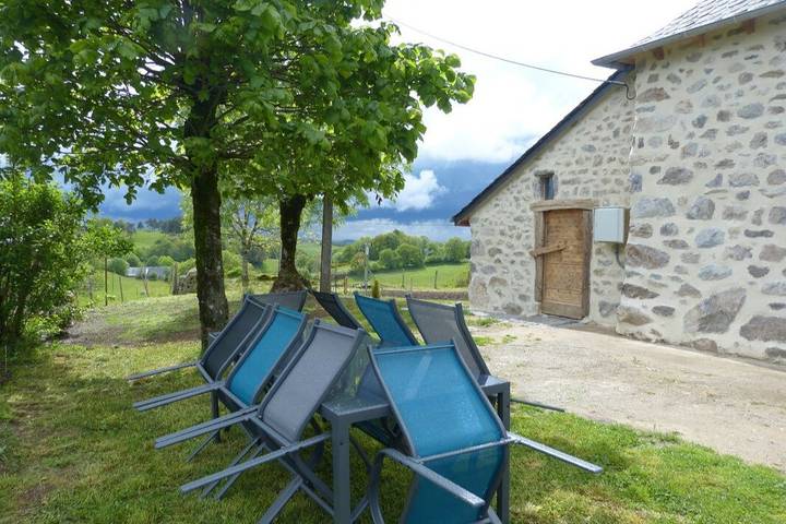 Location de vacances pour 8 personnes, avec vue ainsi que jardin et vue sur le lac à Champs-sur-Tarentaine-Marchal - 4