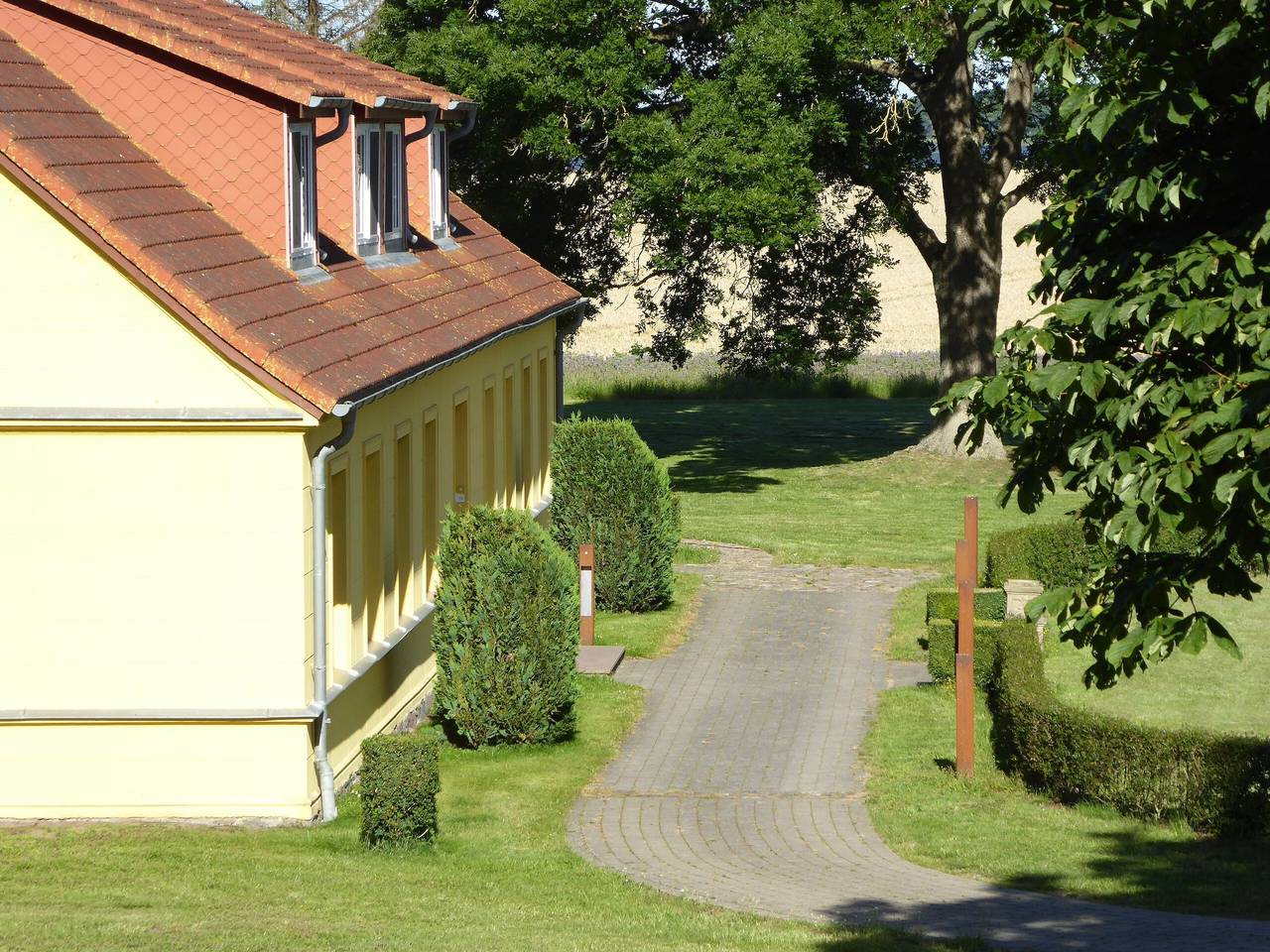 Ganze Wohnung, Ferienwohnung 'Gut Rattelvitz - Galerie Mitte' mit Meerblick, privater Terrasse und Wlan in Gingst, Rügen