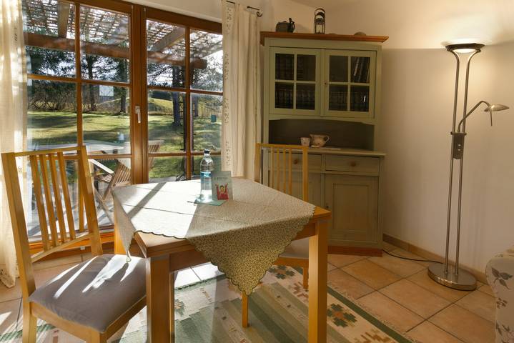 Ferienwohnung für 2 Personen, mit Balkon und Terrasse sowie Garten und Sauna in Krün