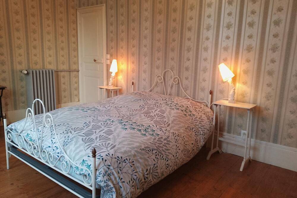 Maison de maître Xixe s. avec piscine et jardin in Gipcy, Allier