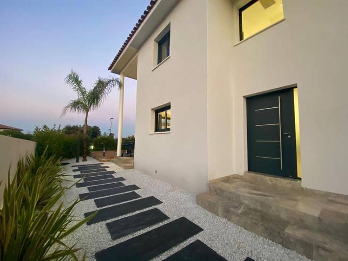 Location de vacances pour 9 personnes, avec terrasse ainsi que piscine et vue à Villetelle - 4