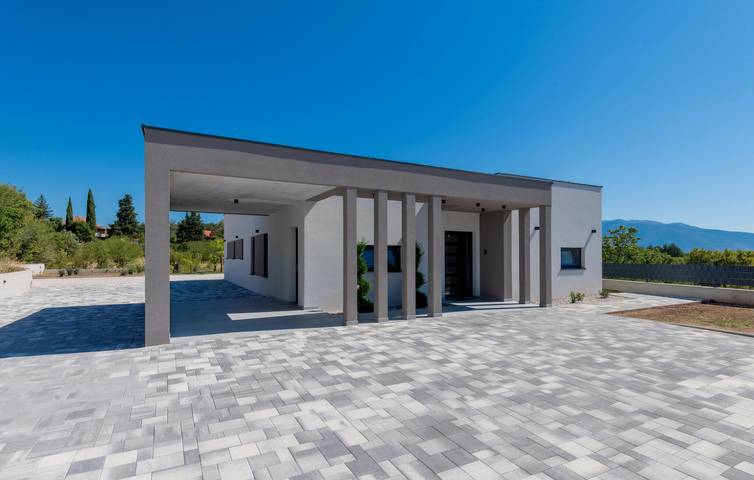 Geräumige 2-Zimmer-Wohnung mit Pool, Terrasse und WLAN in Makarska Riviera