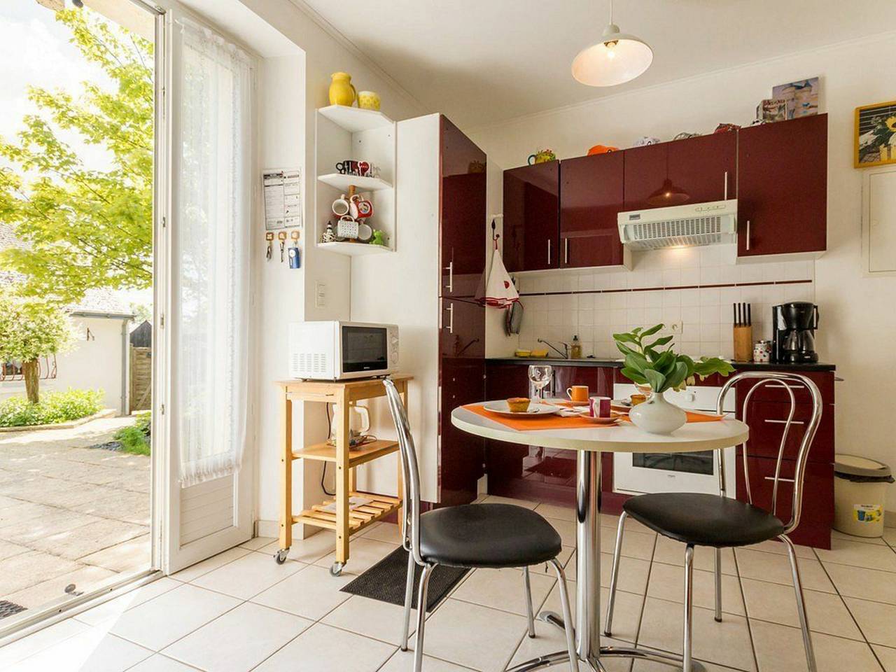 Cozy Renovated Cottage Near Nantes Canal with Private Garden and Bikes in Blain, Châteaubriant