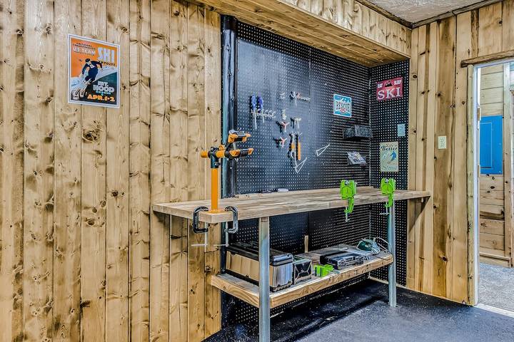 Vacation rental for 15 people, with hot tub and terrace as well as yard, with pets in Mount Hood