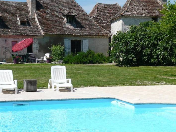 Gîte pour 2 personnes, avec piscine ainsi que jardin et vue à Boisse