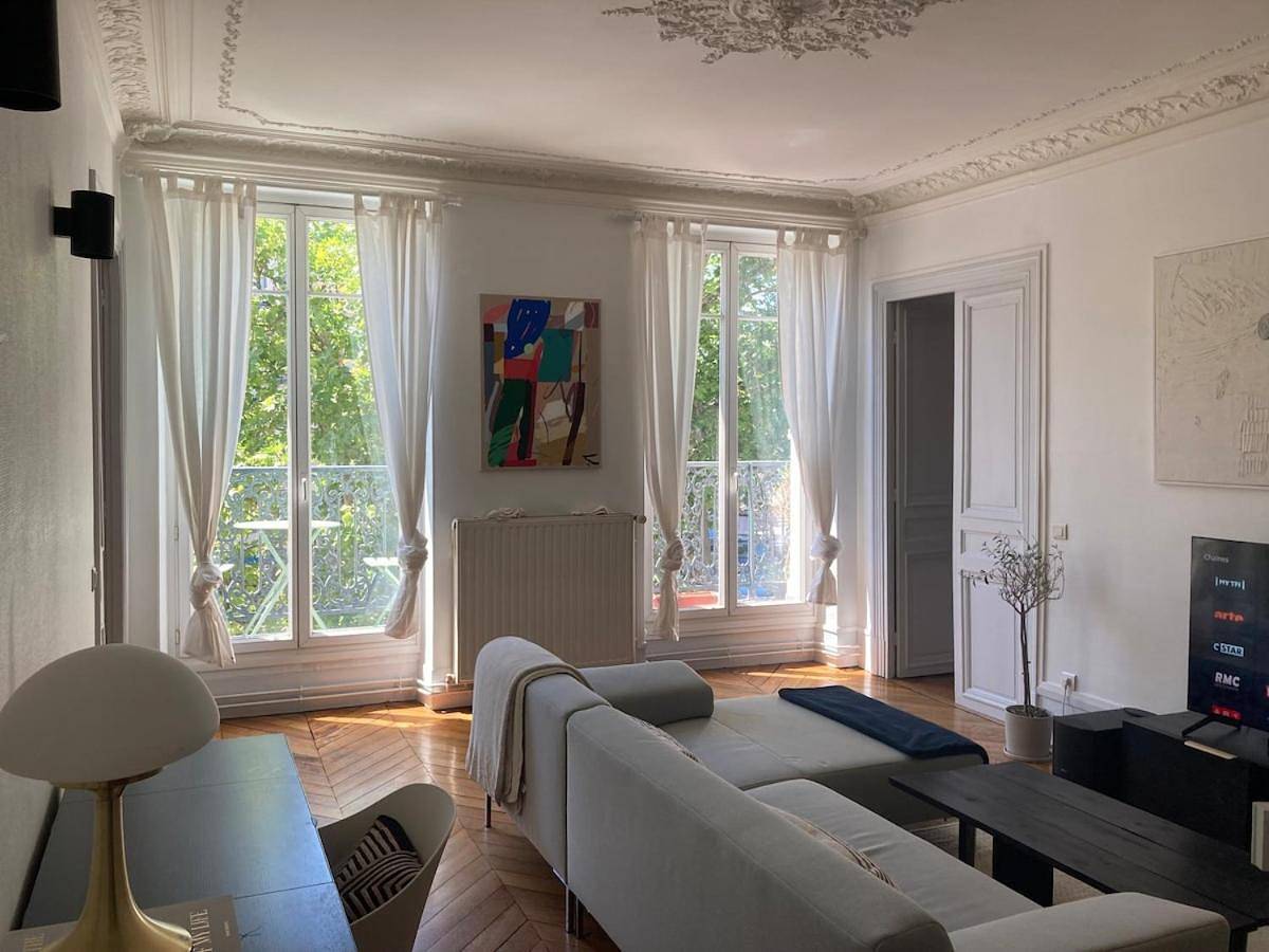 Appartement entier, Very charming Haussmannian apartment with balcony in 3e arrondissement, Paris