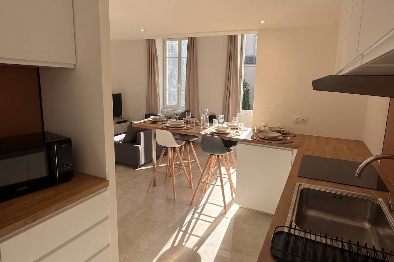 Apartamento entero, Spacious renovated apartment in the heart of Nîmes in Nimes, Region de Nimes