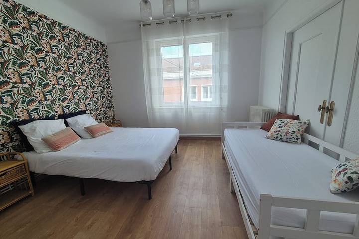 Appartement entier, Appartement en plein centre-ville à 10 min de la plage idéal pour les familles in Calais, Région de Calais
