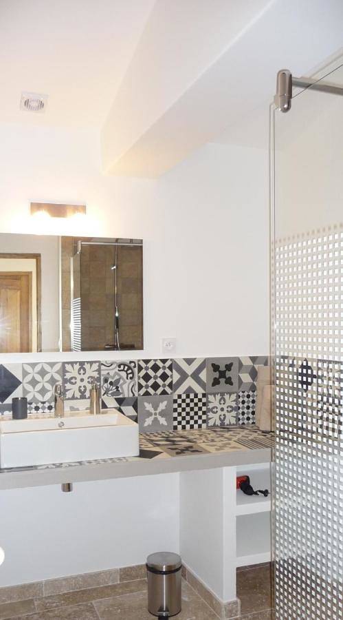 Location de vacances pour 4 personnes, avec jardin et piscine à Céreste - 3