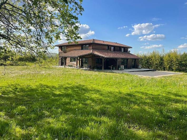 Gîte pour 8 personnes, avec jacuzzi à Nerbis