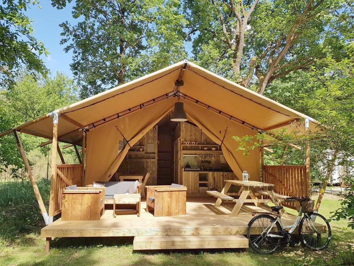 Camping Bois de St Hilaire in Chalandray, Vienne (France)