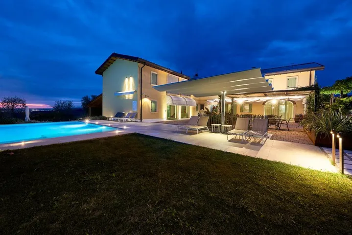 Ferienwohnung für 4 Personen, mit Ausblick und Garten sowie Pool - 1