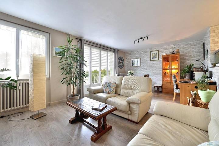 Gîte pour 7 personnes, avec balcon à Bron - 4