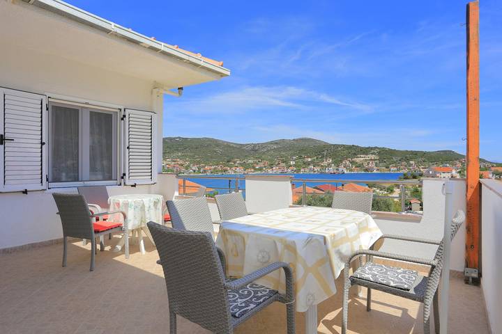 Apartament wakacyjny dla 8 osób, z Balkon/ taras w Vinisce
