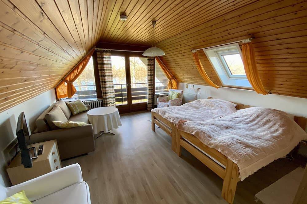 Ganze Wohnung, Haus am Kleinen Plöner See, Ferienwohnung rechts in Plön, Plöner See
