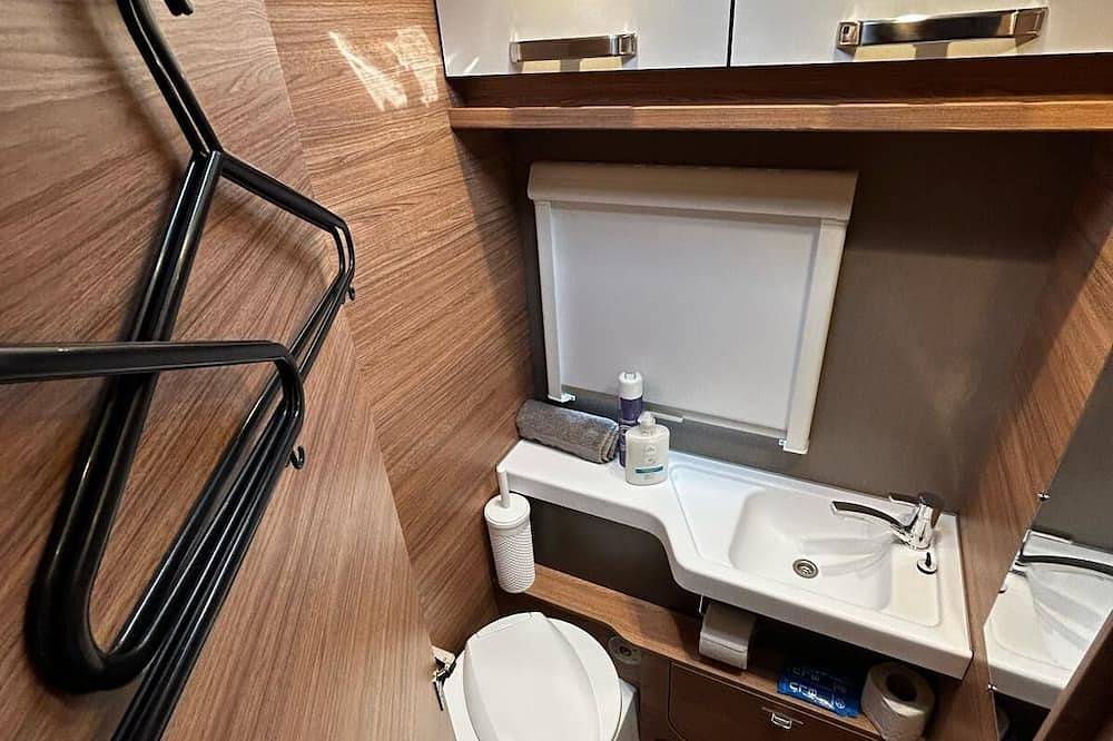 Vaaroom London Explorers' Pod in Havering, London