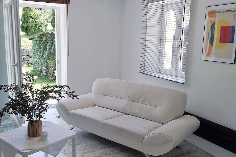 Appartement de vacances - appartement d'hôtes au sud de Starnberg, 4 pièces sur 2 étages in Münsing, Lac de Starnberg