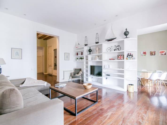 Apartamento vacacional entero, Apartamento De 3 Dormitorios Con Terraza in Centro Barcelona, Barcelona