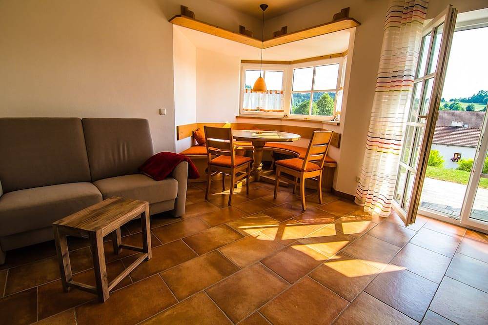 Ganze Wohnung, Wohlfühlen pur - Fewo mit Sonnenterrasse - Am Golfplatz ***mit Wlan for free*** in Haarbach, Ostbayern