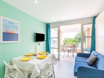 Gîte pour 4 personnes, avec bassin pour enfant et jardin ainsi que jacuzzi et terrasse dans Golf De Cap Esterel