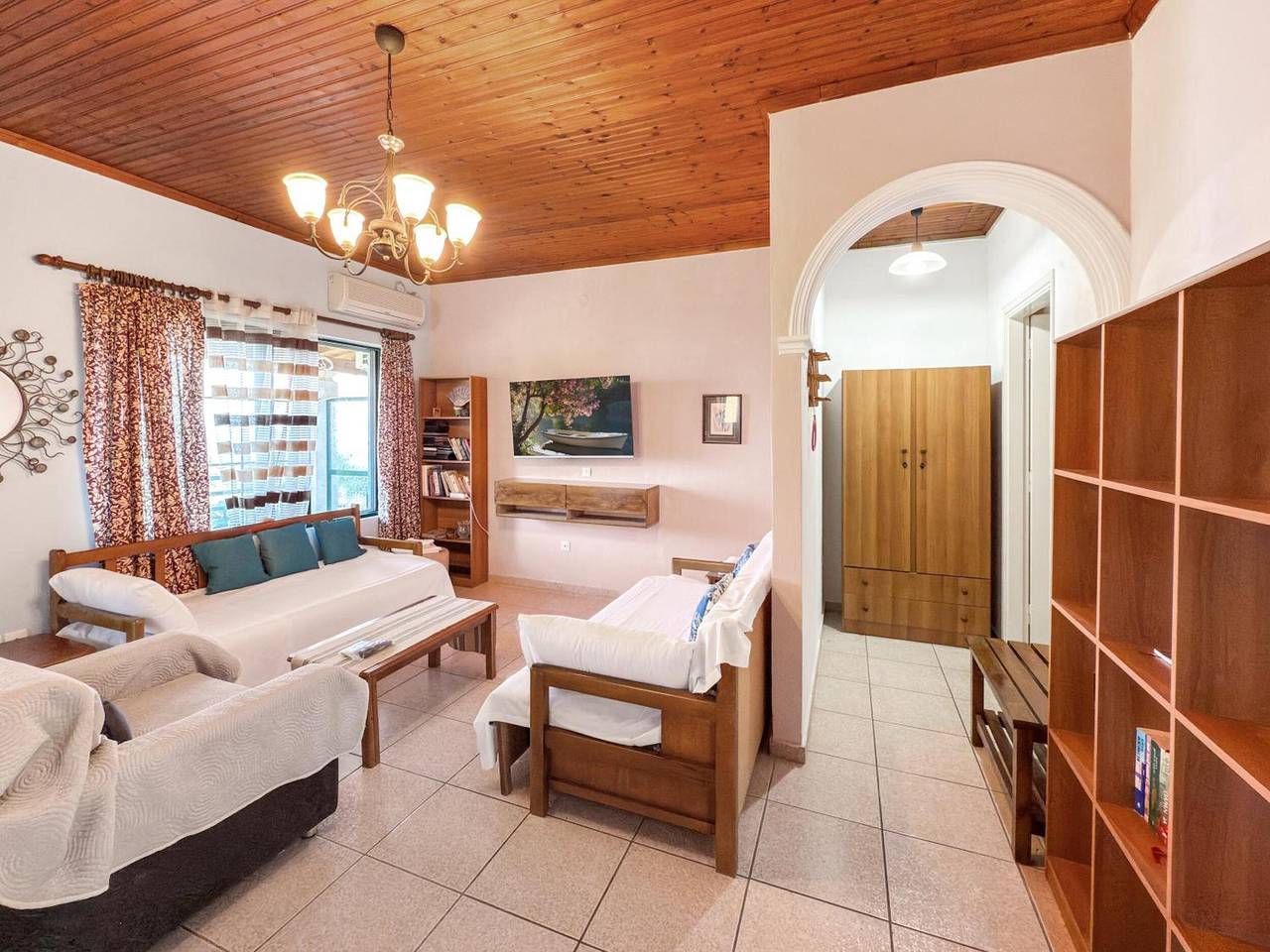 Appartamento intero, Appartamento 'Andromaches Family Room with Balcony' con vista mare, Wi-Fi e aria condizionata in Achilleio, Corfù