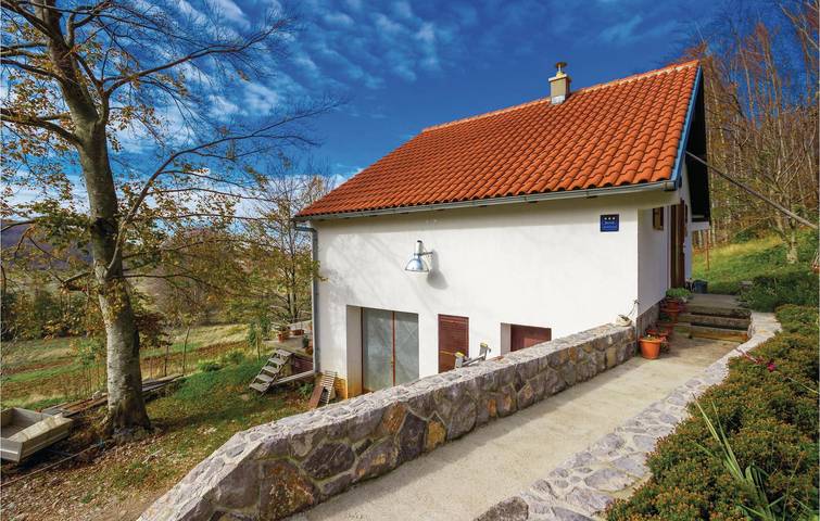 Ganze Ferienwohnung, Gemütliche 73 m² große Wohnung mit Terrasse, Kamin und Parkplatz in Sveti Juraj, Naturpark Velebit