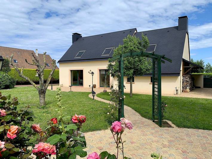 Gîte pour 8 personnes, avec terrasse et jardin
