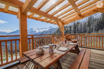 Chalet pour 9 personnes, avec terrasse, animaux acceptés en Savoie