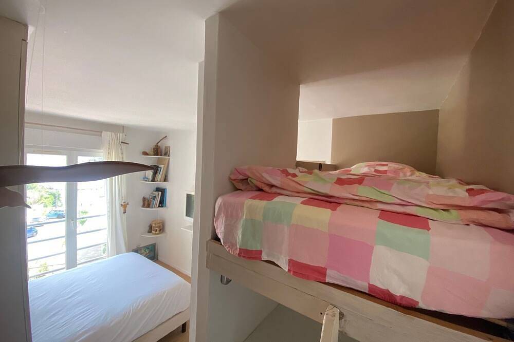 Entire villa in the \"Madrague de Gignac\" cove in Ensuès-la-Redonne, Istres region