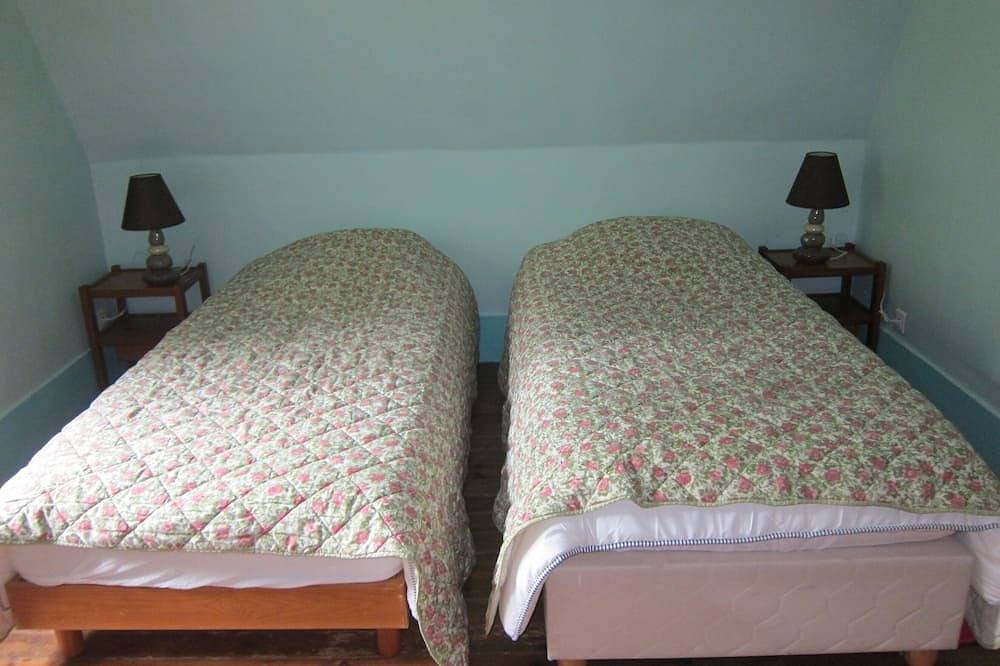 Gîte des 3 chênes : Nichée dans une clairière en plein parc régional du Vexin in Chambly, Oise