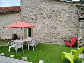 Gîte pour 8 personnes, avec jardin à Montjay