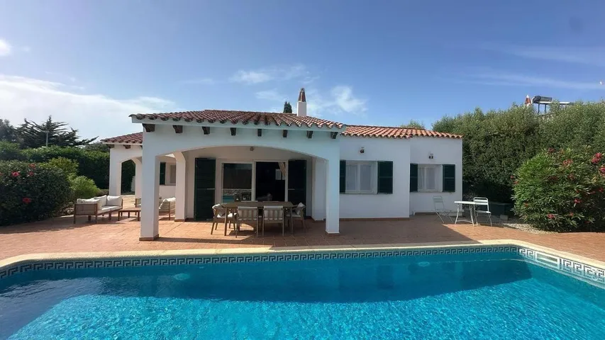Casa de vacaciones para 6 personas, con piscina además de balcón y jardín - 1