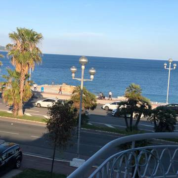 Gîte pour 2 personnes, avec vue et balcon dans Plage Carras Nice