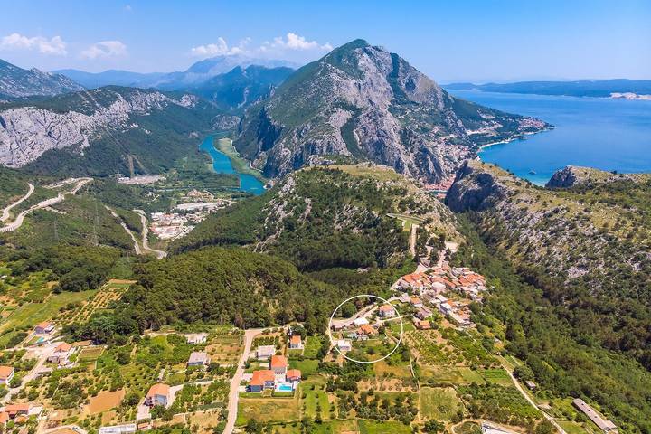 Private Villa My Way with Heated Pool Near Omiš  in Naklice, Omiš-Riviera