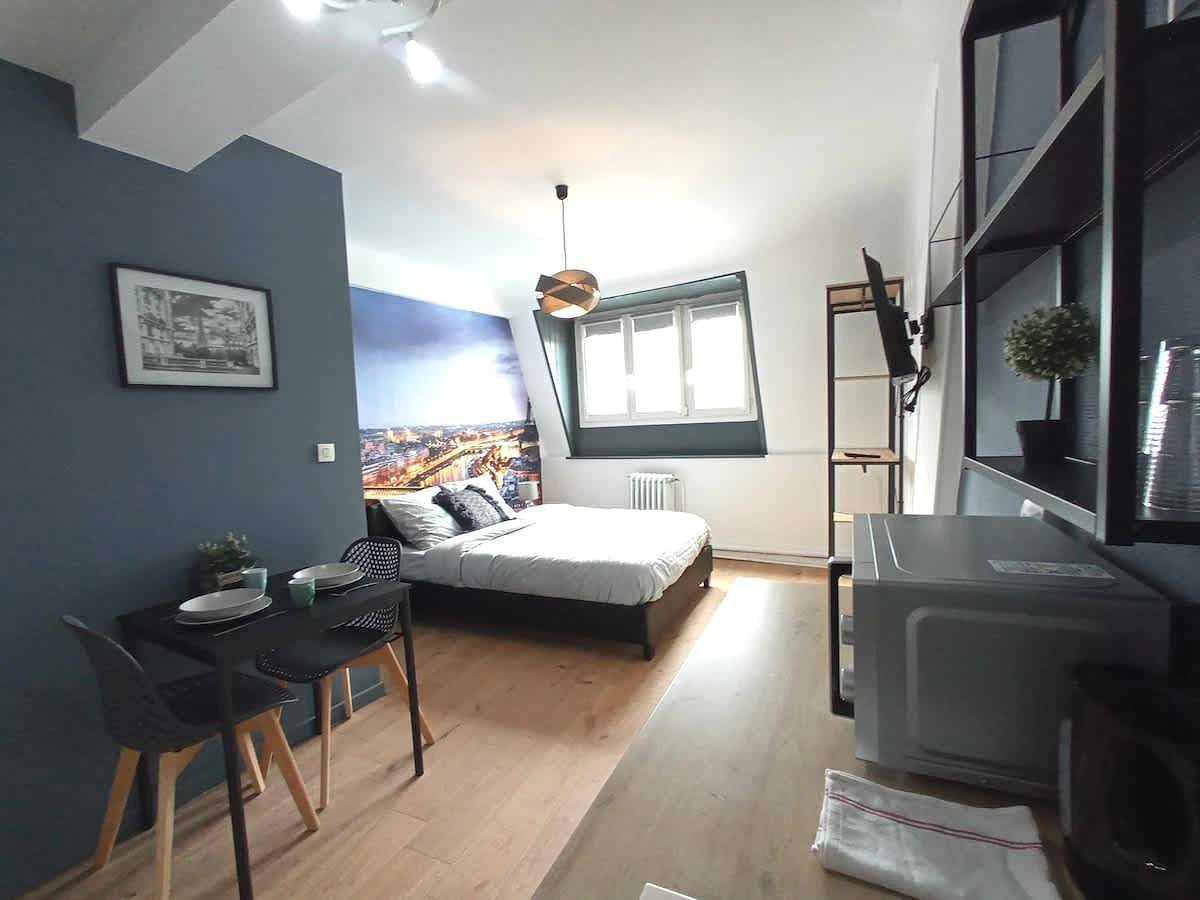 Appartement entier, Spacieux studio avec baignoire, wifi gratuit in Roubaix, Région de Lille