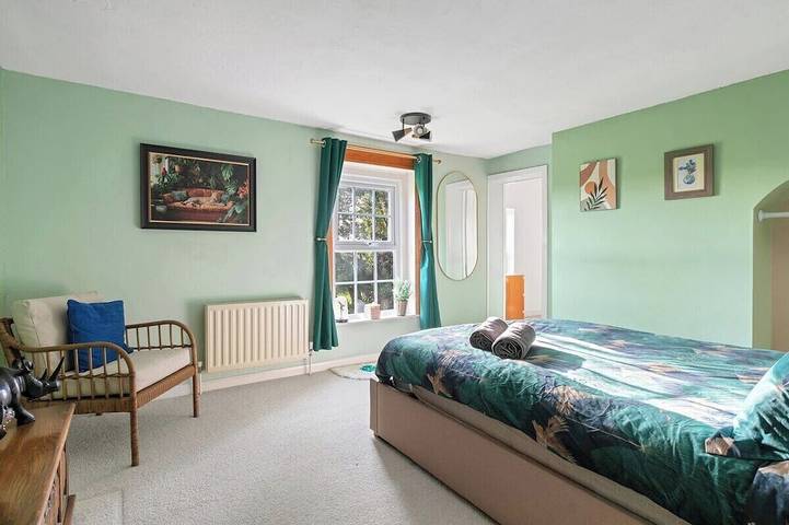Spacious 6-Bed Home Surrounded by Nature in Sutton Bridge, Lincolnshire