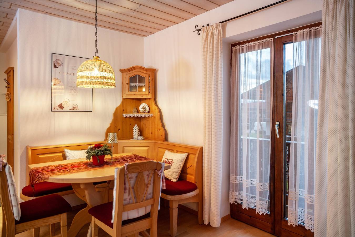Ganze Wohnung, Ferienwohnung 'In Urspring Am Lechstausee' mit Bergblick, Gemeinschaftsgarten und Balkon in Steingaden, Romantische Straße