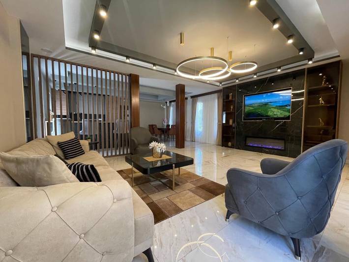 Casa rural para 5 personas, con jacuzzi y balcón además de piscina y jardín en Montenegro