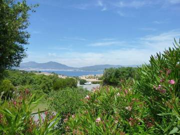Gîte pour 2 personnes, avec vue ainsi que jardin et piscine à Pietrosella